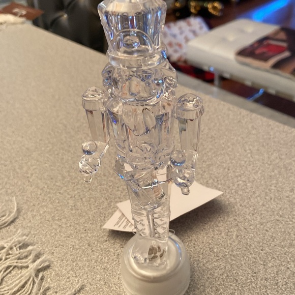 Light up nutcracker - Picture 3 of 3